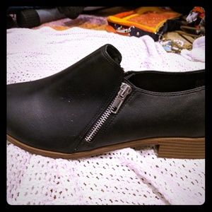 American Eagle Black Zip Clogs